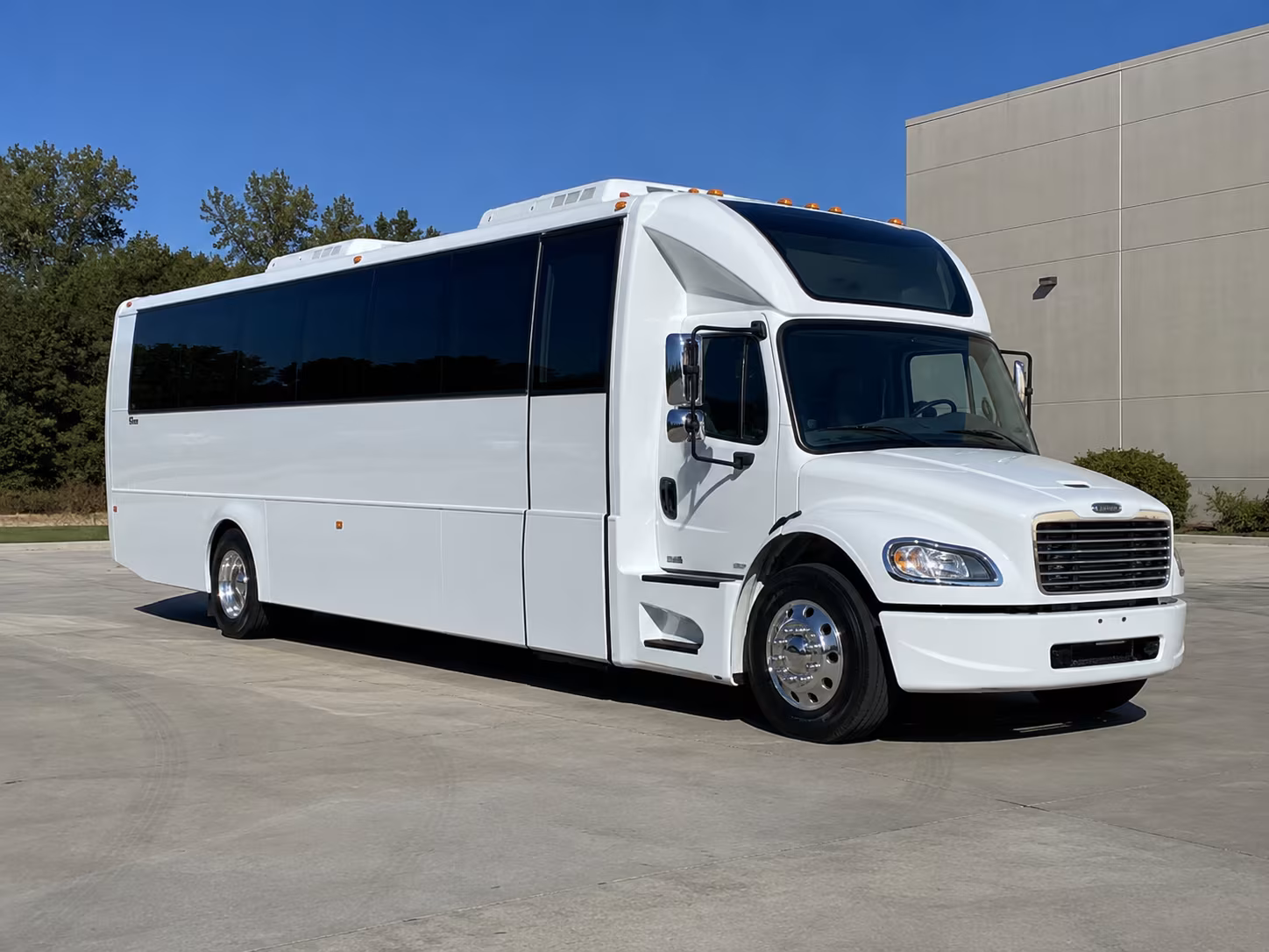 akron 28 passenger party bus